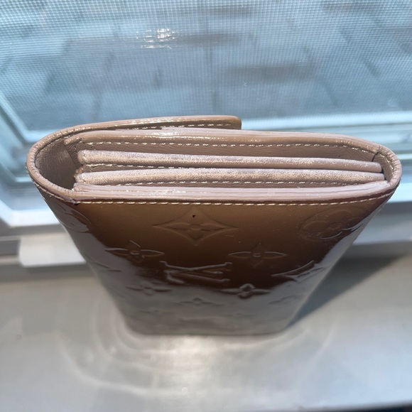 💰SOLD 💰100% Authentic Louis Vuitton Vernis Leather Gold Sarah Long Wallet - Picture 5 of 6